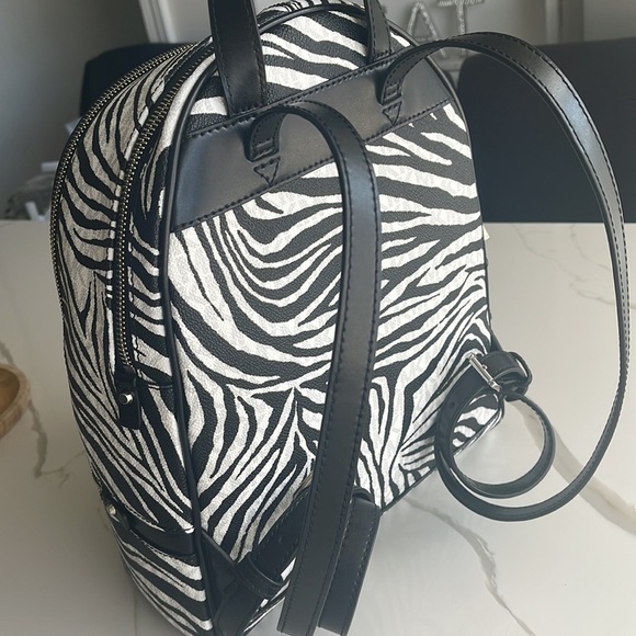 Micheal kors medium backpack - Picture 7 of 11